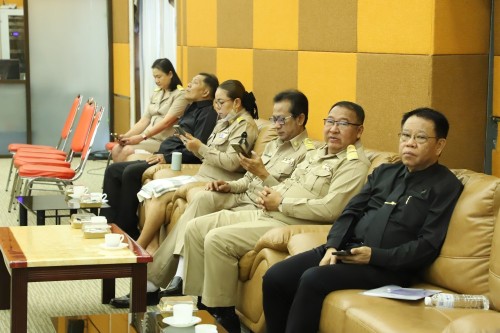 ทน.แม่สอด จัดโครงการฝึกอบรม ส่งเสริมเทิดทูนสถาบันชาติ ศาสนา พระมหากษัตริย์ นำประชาชนเข้าเฝ้าฯ กราบบังคมพระบรมศพ สมเด็จพระนางเจ้าสิริกิติ์ พระบรมราชินีนาถ พระบรมราชชนนีพันปีหลวงและศึกษาดูงานพระราชกรณีกิจ