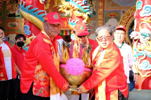 เทศบาลนครแม่สอด ร่วมพิธีการแห่เจ้า ประจำปี 2568 