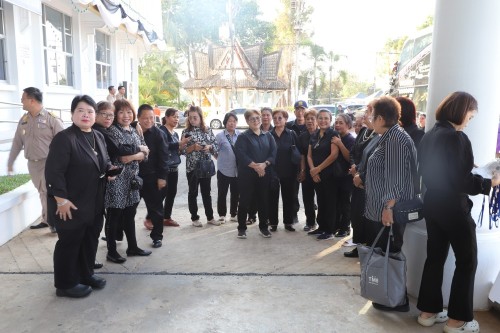 ทน.แม่สอด จัดโครงการฝึกอบรม ส่งเสริมเทิดทูนสถาบันชาติ ศาสนา พระมหากษัตริย์ นำประชาชนเข้าเฝ้าฯ กราบบังคมพระบรมศพ สมเด็จพระนางเจ้าสิริกิติ์ พระบรมราชินีนาถ พระบรมราชชนนีพันปีหลวงและศึกษาดูงานพระราชกรณียกิจ