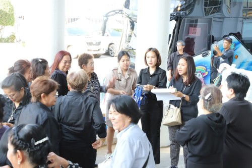 ทน.แม่สอด จัดโครงการฝึกอบรม ส่งเสริมเทิดทูนสถาบันชาติ ศาสนา พระมหากษัตริย์ นำประชาชนเข้าเฝ้าฯ กราบบังคมพระบรมศพ สมเด็จพระนางเจ้าสิริกิติ์ พระบรมราชินีนาถ พระบรมราชชนนีพันปีหลวงและศึกษาดูงานพระราชกรณียกิจ