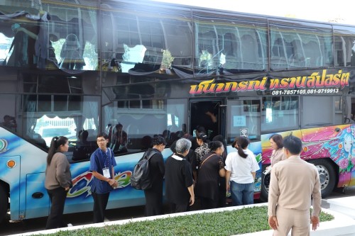 ทน.แม่สอด จัดโครงการฝึกอบรม ส่งเสริมเทิดทูนสถาบันชาติ ศาสนา พระมหากษัตริย์ นำประชาชนเข้าเฝ้าฯ กราบบังคมพระบรมศพ สมเด็จพระนางเจ้าสิริกิติ์ พระบรมราชินีนาถ พระบรมราชชนนีพันปีหลวงและศึกษาดูงานพระราชกรณียกิจ