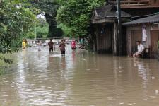 12-09-54  น้ำท่วมแม่สอดอย่างหนัก