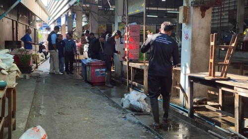 เทศบาลนครแม่สอด ลงพื้นที่ทำความสะอาดตลาดสดบ้านเหนือ เพื่อความสะอาดปลอดภัยถูกสุขอนามัย