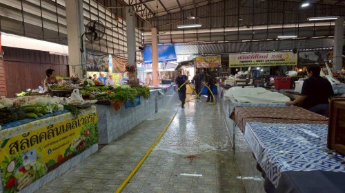 เทศบาลนครแม่สอด ลงพื้นที่ทำความสะอาดตลาดสดบ้านเหนือ เพื่อความสะอาดปลอดภัยถูกสุขอนามัย