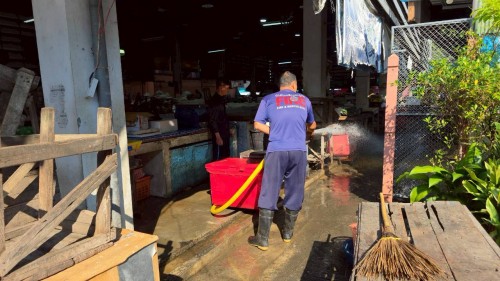 เทศบาลนครแม่สอด ลงพื้นที่ทำความสะอาดตลาดสดบ้านเหนือ เพื่อความสะอาดปลอดภัยถูกสุขอนามัย