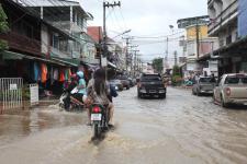 12-09-54  น้ำท่วมแม่สอดอย่างหนัก