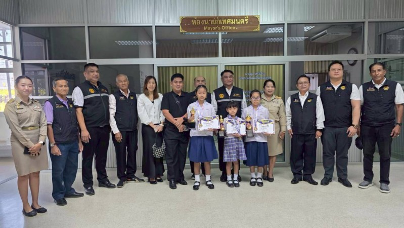 LINE_ALBUM_รวมมิตร ภารกิจ ผู้บริหาร_260212_56