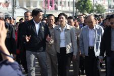 น.ส.ยิ่งลักษณ์ ชินวัตร นายกรัฐมนตรี และคณะ ลงพื้นที่แม่สอด เพื่อจัดตั้งเขตเศรษฐกิจพิเศษแม่สอด และท้องถิ่นรูปแบบพิเศษนครแม่สอด