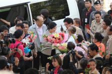 น.ส.ยิ่งลักษณ์ ชินวัตร นายกรัฐมนตรี และคณะ ลงพื้นที่แม่สอด เพื่อจัดตั้งเขตเศรษฐกิจพิเศษแม่สอด และท้องถิ่นรูปแบบพิเศษนครแม่สอด